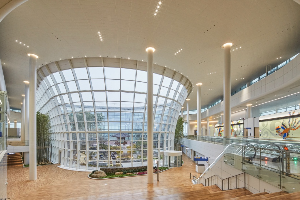 사진사진2.+인천국제공항+제2여객터미널+대규모+실외정원.jpg